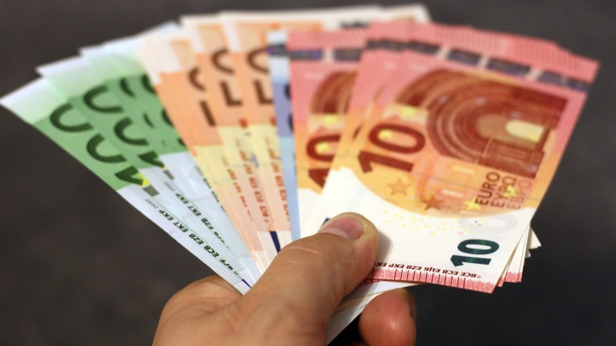 Call France from Morocco Cheaply: Best eSIM Tips 2026