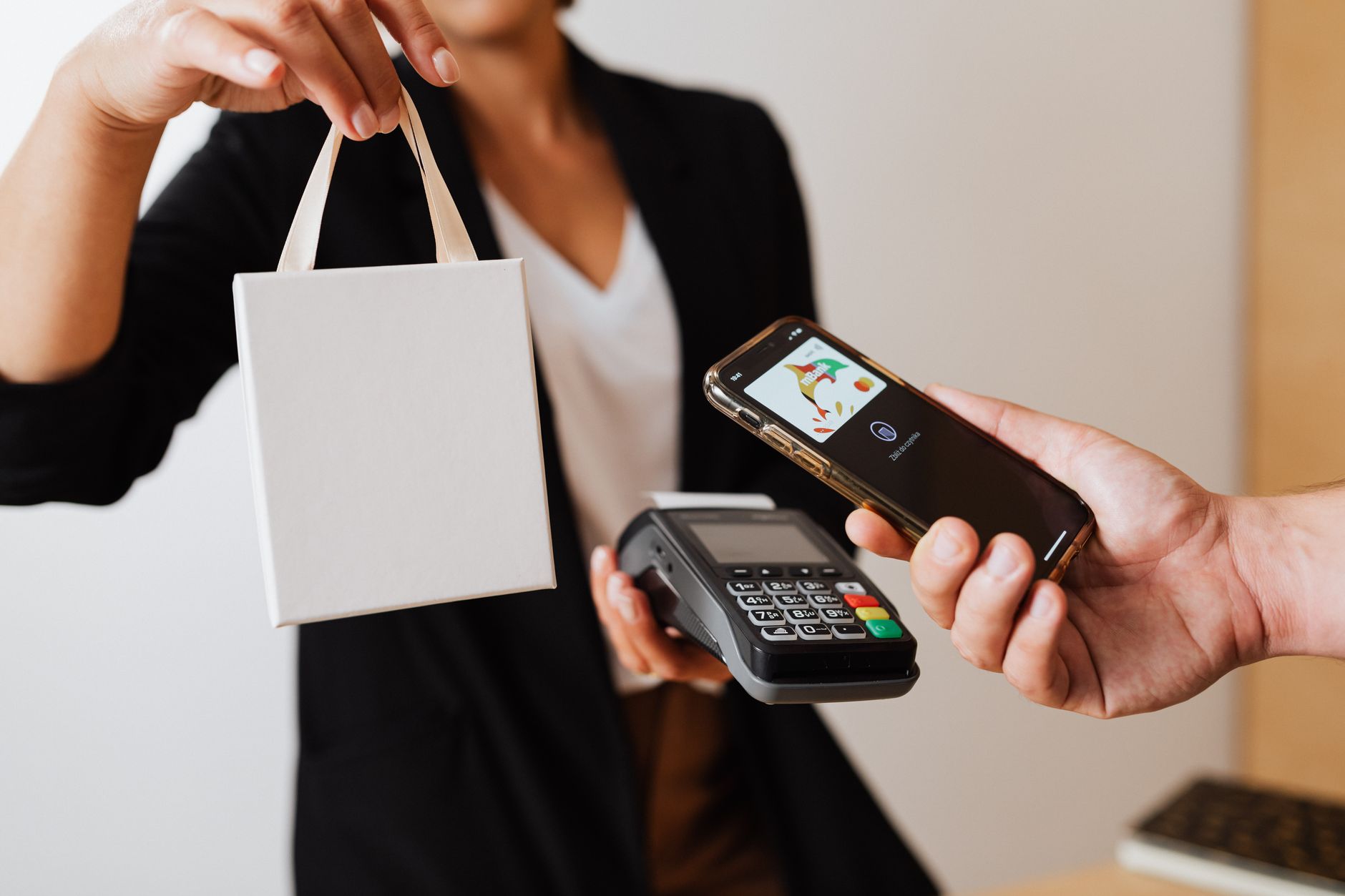 Cashless in Morocco: Pay Without Signal