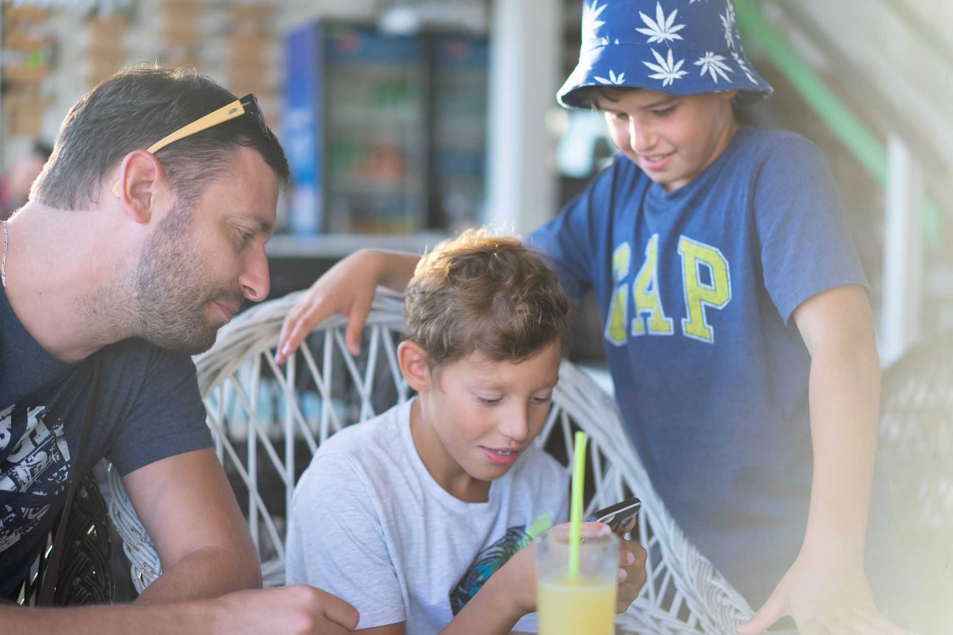 Comment garder toute la famille connectée pendant un voyage au Maroc