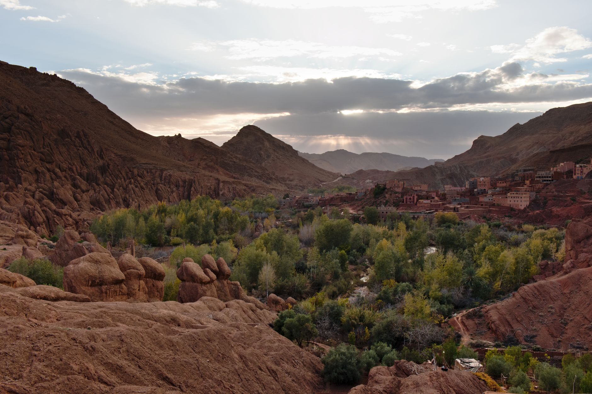 eSIM Maroc : rester joignable en urgence pendant un trek