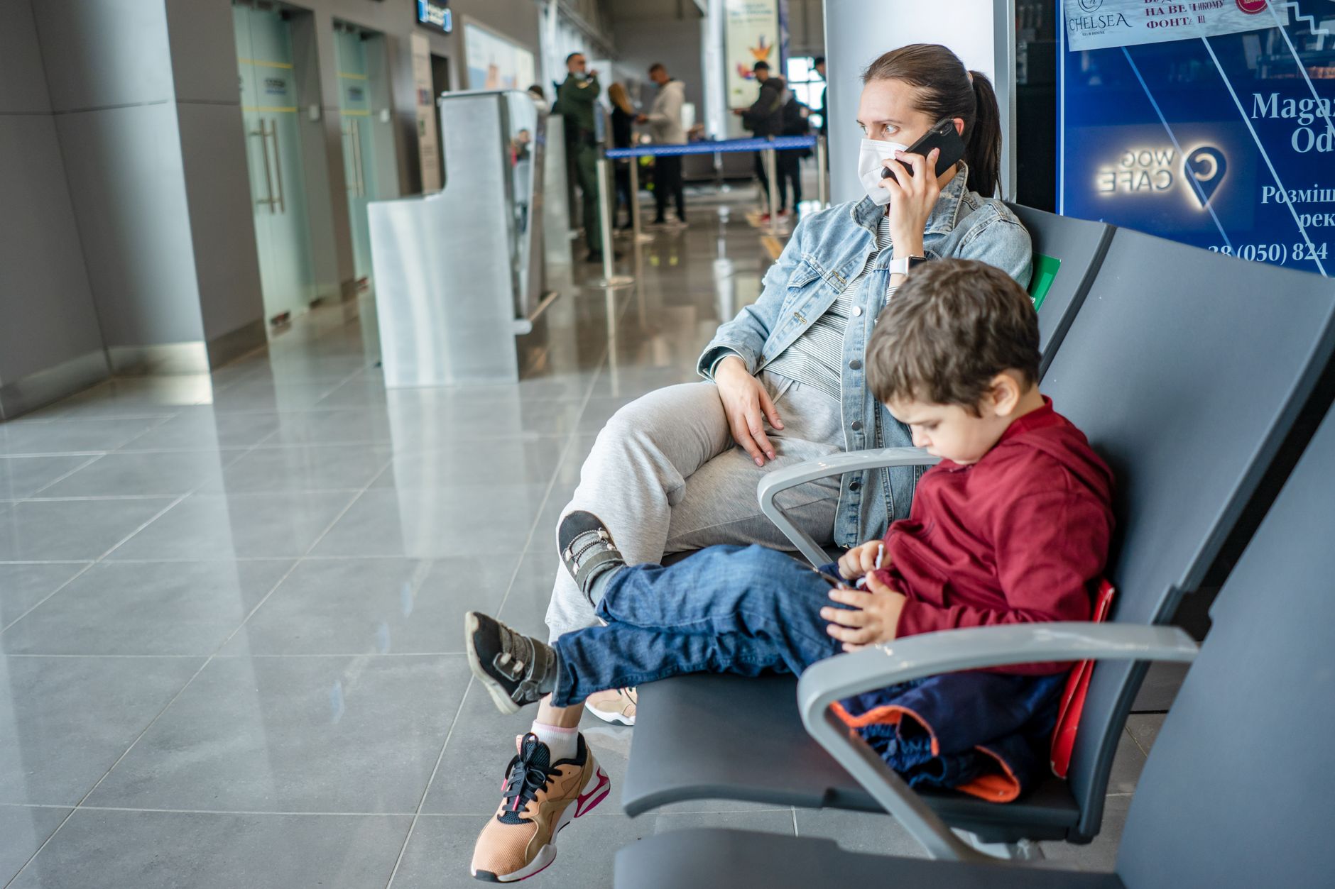 How to Avoid the Line for a SIM Card at the Airport