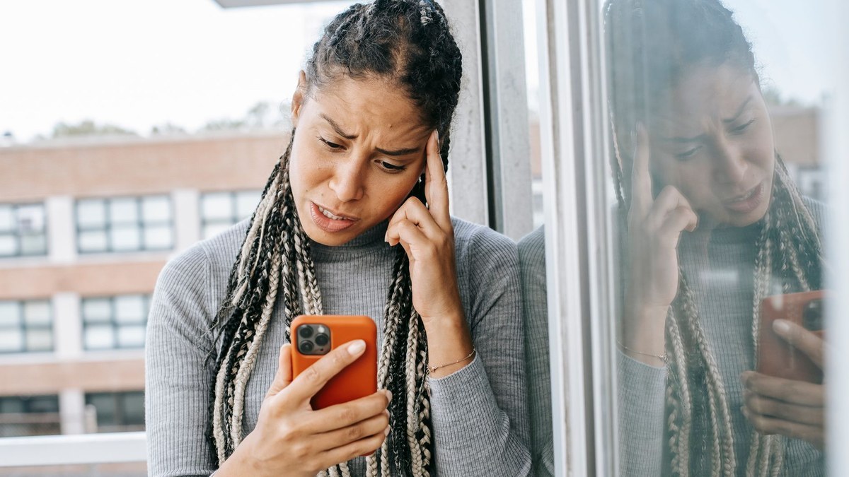 How to Check if Your Phone Is Locked Before Traveling to