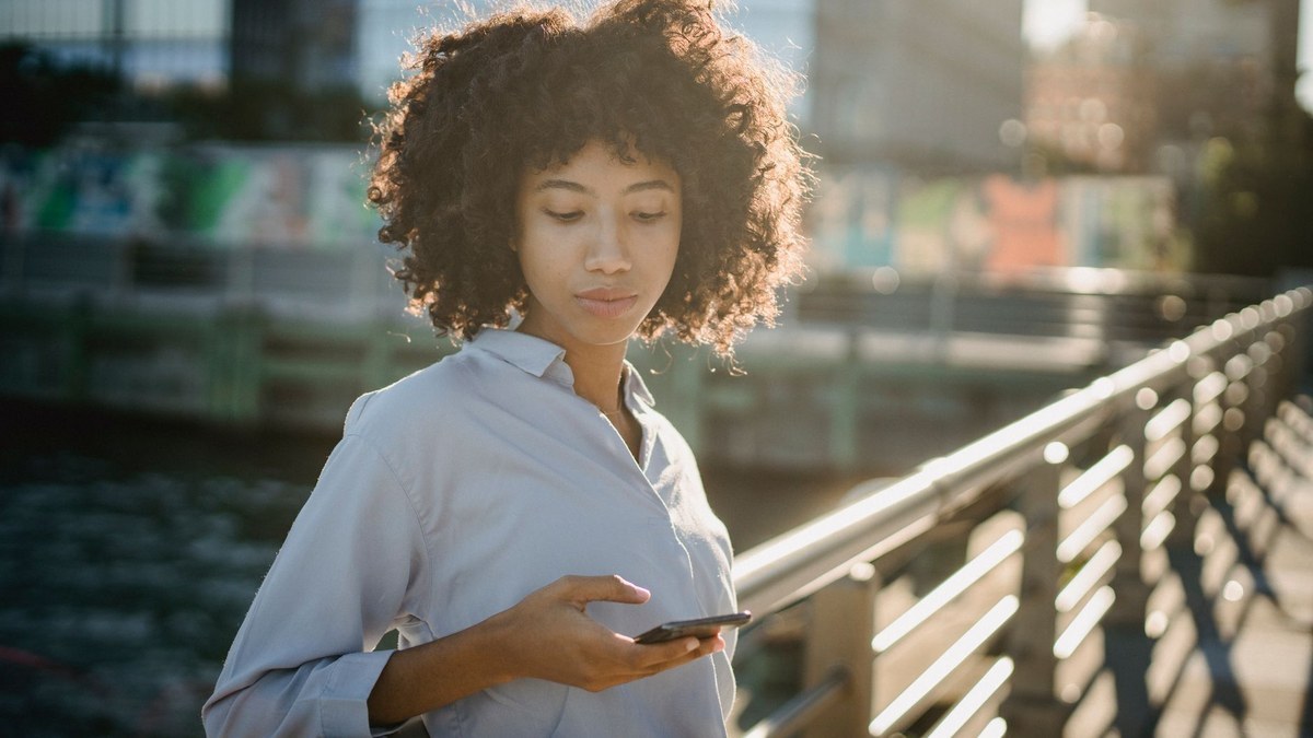 Móvil reacondicionado y eSIM: qué comprobar antes de ir a