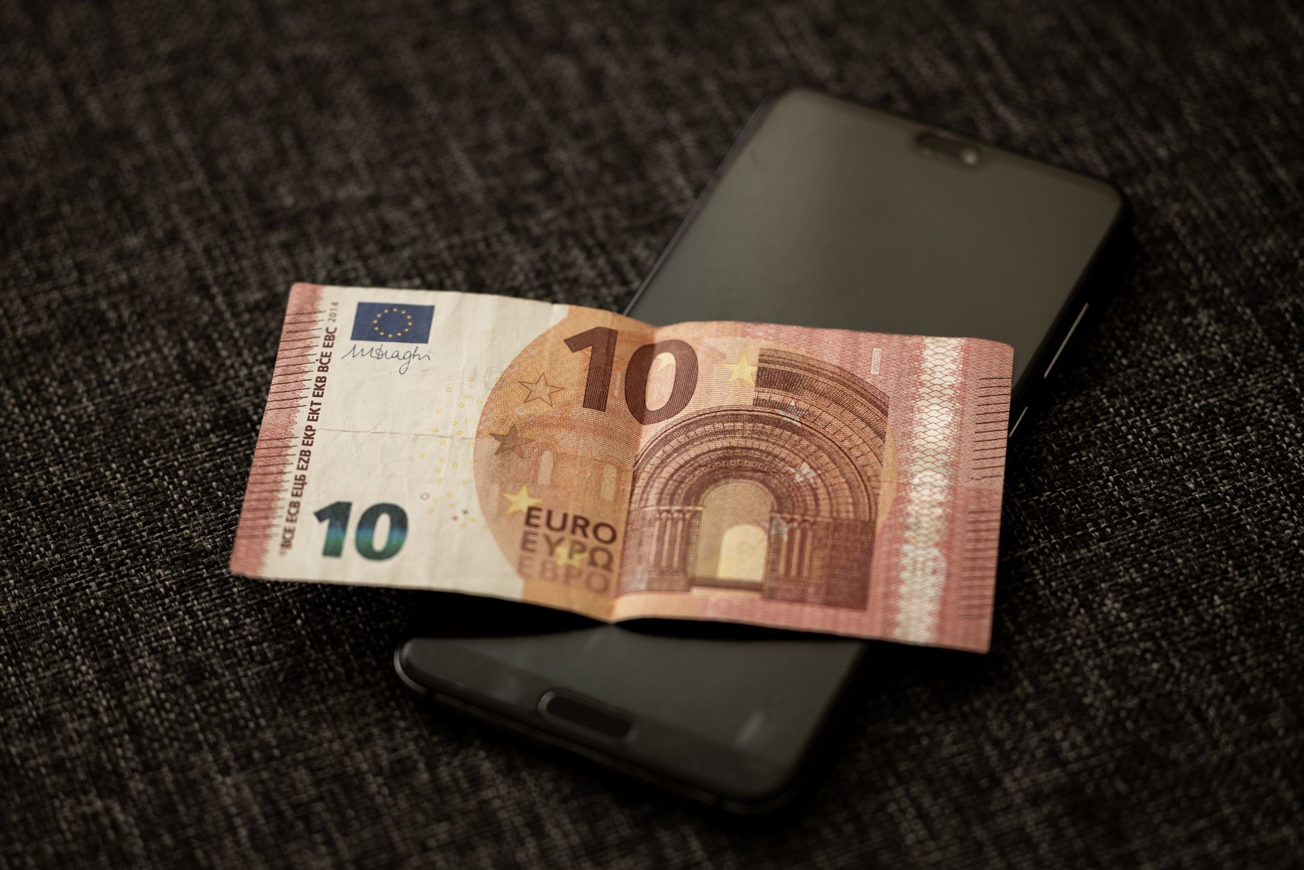 Por qué las apps bancarias bloquean el acceso desde el extranjero y cómo solucionarlo
