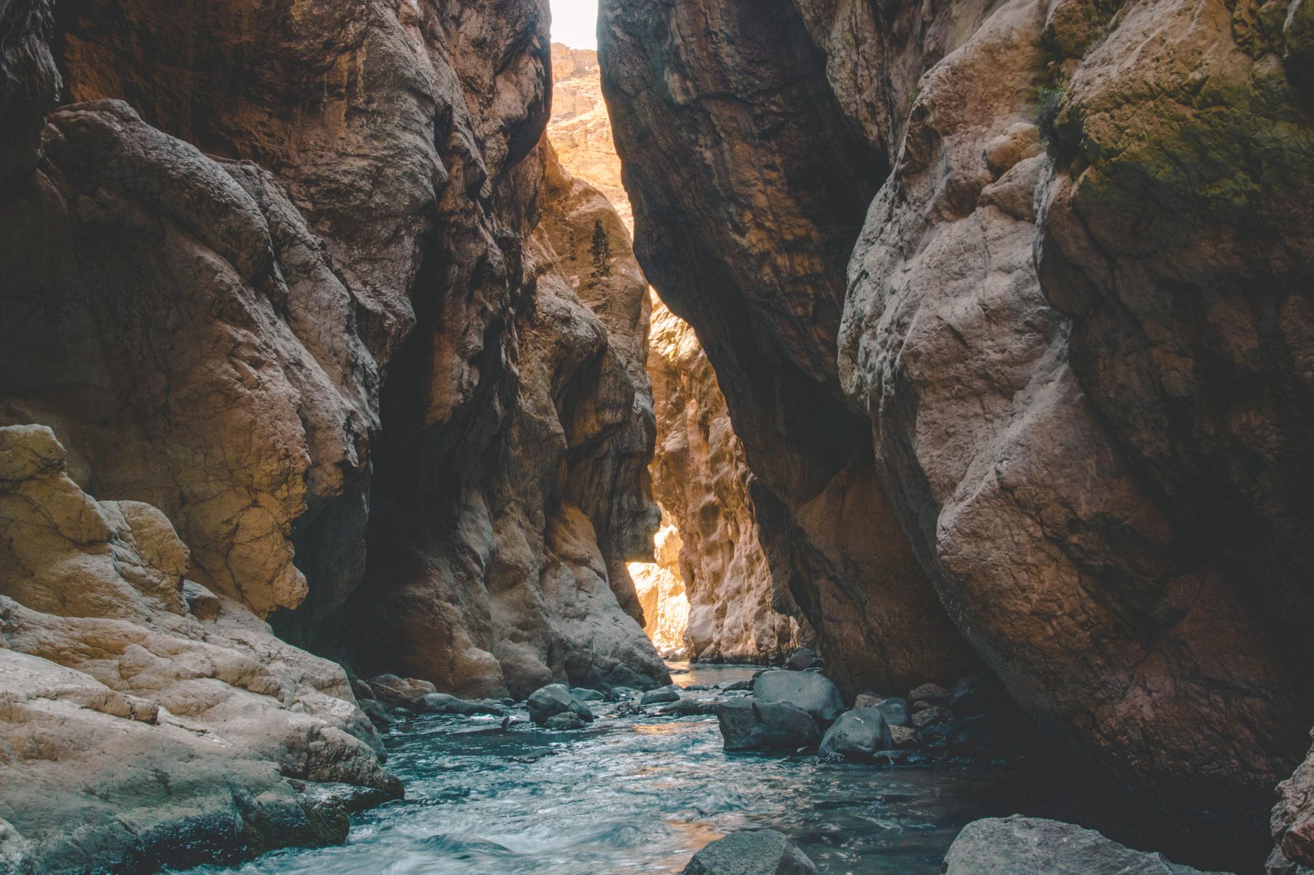 Réseau téléphonique dans les gorges du Todra : guide 2026