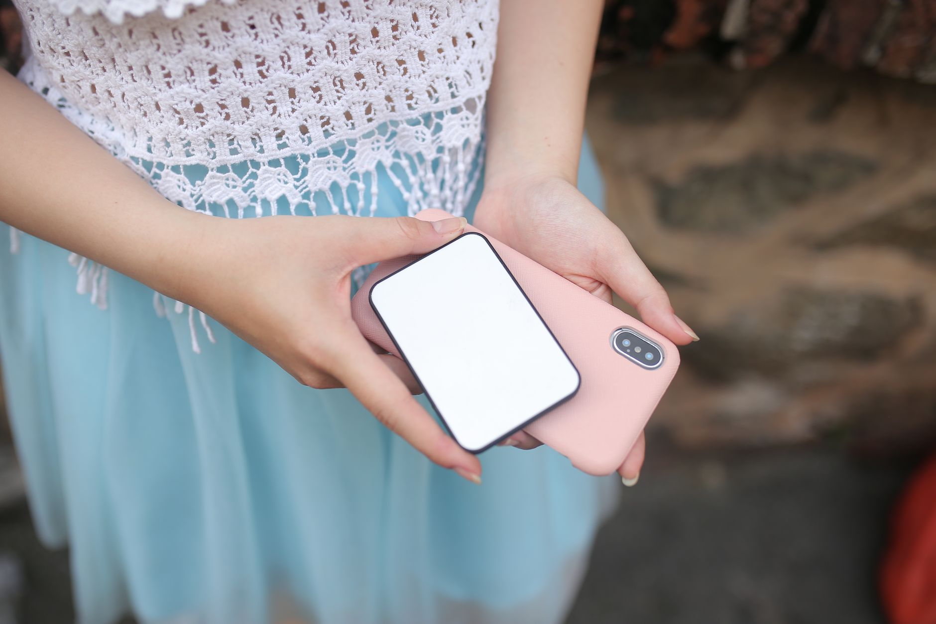 Save Battery While Staying Connected on a Trip