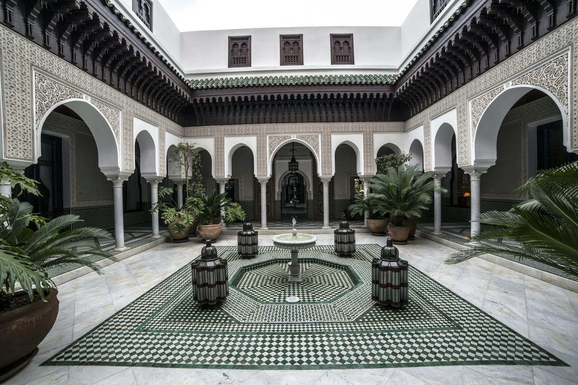 Tipping in Morocco: How Much to Give and to Whom